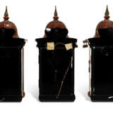 A SET OF FIVE REGENCY STYLE RED AND GILT JAPANNED TOLE LANTERNS - фото 5
