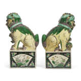 A PAIR OF CHINESE EXPORT PORCELAIN BUDDHISTIC LIONS ON STANDS - фото 3