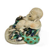 A CHINESE EXPORT PORCELAIN BISCUIT-GLAZED FIGURE OF A LAUGHING BUDDHA - photo 2