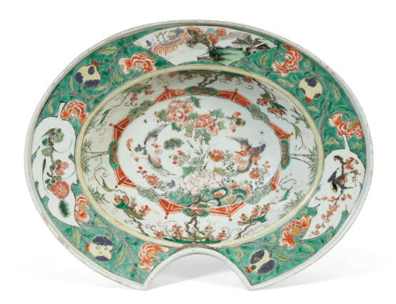 A CHINESE EXPORT PORCELAIN FAMILLE VERTE BARBER'S BASIN - фото 1