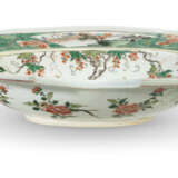 A CHINESE EXPORT PORCELAIN FAMILLE VERTE BARBER'S BASIN - фото 2