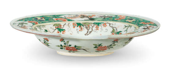 A CHINESE EXPORT PORCELAIN FAMILLE VERTE BARBER'S BASIN - фото 2