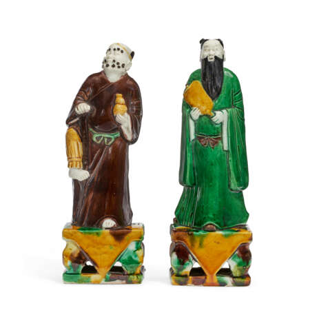 TWO CHINESE EXPORT PORCELAIN BISCUIT-GLAZED FIGURES OF IMMORTALS - фото 1