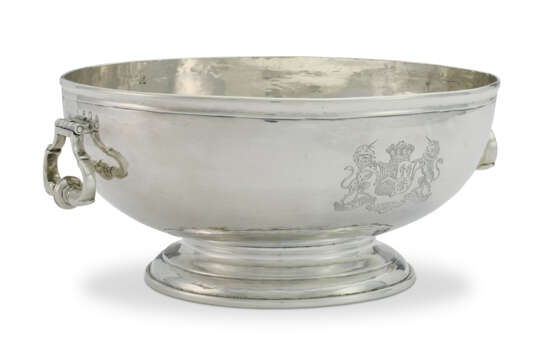 A GEORGE I SILVER TWO-HANDLED PUNCHBOWL - photo 2