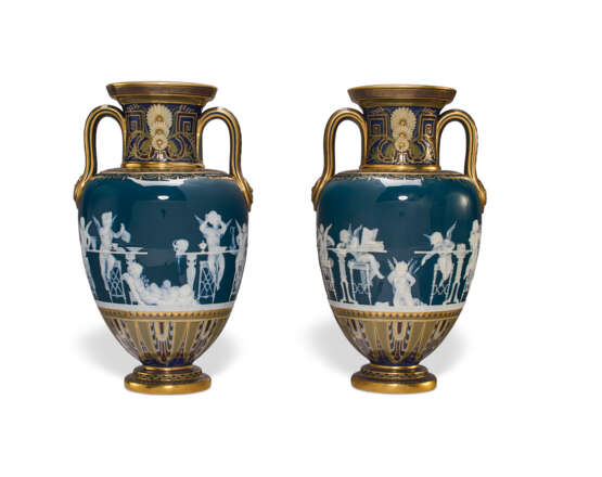 A PAIR OF MINTONS PATE-SUR-PATE PEACOCK BLUE VASES, 'LE DINNER ET L'ECOLE' - photo 3