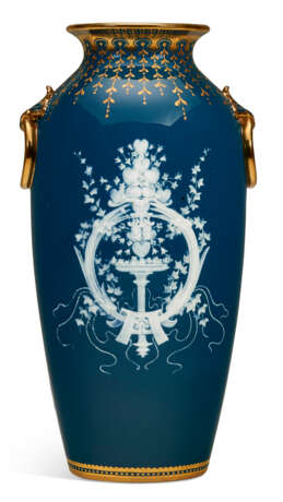 A MINTONS PATE-SUR-PATE PEACOCK BLUE VASE - photo 4