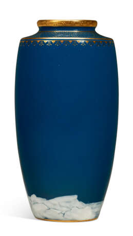 A MINTONS PATE-SUR-PATE PEACOCK BLUE VASE - photo 4