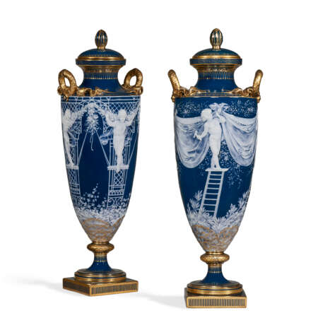 A PAIR OF MINTONS PATE-SUR-PATE PEACOCK BLUE VASES AND COVERS - photo 2