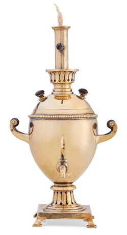 A SILVER-GILT TABLE LIGHTER IN THE FORM OF A MINIATURE SAMOVAR - photo 2