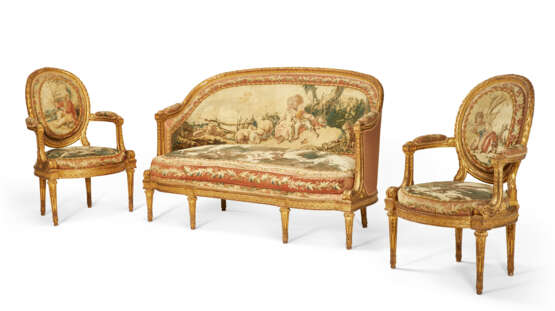 A FRENCH GILTWOOD THREE-PIECE SALON SUITE - Foto 1