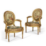 A FRENCH GILTWOOD THREE-PIECE SALON SUITE - Foto 2