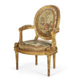 A FRENCH GILTWOOD THREE-PIECE SALON SUITE - Foto 5