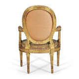 A FRENCH GILTWOOD THREE-PIECE SALON SUITE - Foto 6