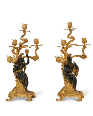 A PAIR OF FRENCH ORMOLU AND PATINATED BRONZE ‘CHINOISERIE’ CANDELABRA - Foto 6