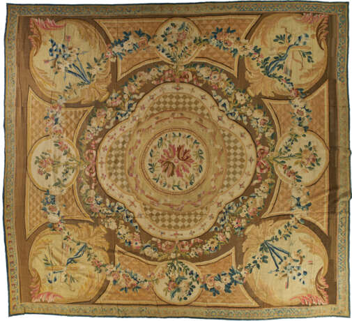 A LOUIS XV AUBUSSON CARPET - photo 1