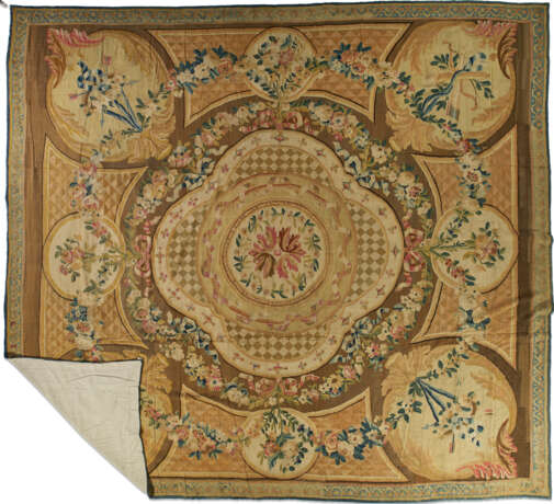 A LOUIS XV AUBUSSON CARPET - photo 2