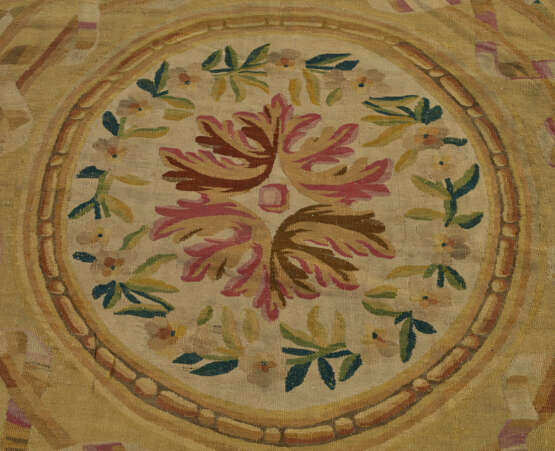 A LOUIS XV AUBUSSON CARPET - photo 3