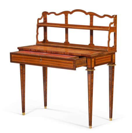 A LATE LOUIS XV AMARANTH, KINGWOOD, TULIPWOOD AND MARQUETRY BONHEUR DU JOUR - Foto 2