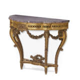 A FRENCH GILTWOOD CONSOLE TABLE WITH A GREY MARBLE TOP - Foto 4