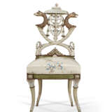 A PAIR OF NORTH ITALIAN POLYCHROME-DECORATED SIDE CHAIRS - Foto 2