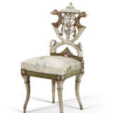 A PAIR OF NORTH ITALIAN POLYCHROME-DECORATED SIDE CHAIRS - Foto 3