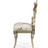 A PAIR OF NORTH ITALIAN POLYCHROME-DECORATED SIDE CHAIRS - Foto 5