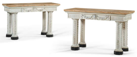 A PAIR OF NORTH ITALIAN GREY-PAINTED CONSOLE TABLES - Foto 1