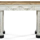 A PAIR OF NORTH ITALIAN GREY-PAINTED CONSOLE TABLES - Foto 2