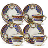 A SET OF FOUR SEVRES PORCELAIN CUPS AND SAUCERS (GOBELET ‘HEBERT’ ET SOUCOUPE, 3EME GRANDEUR) - Foto 1