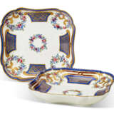 TWO SEVRES PORCELAIN SHAPED-SQUARE DISHES (COMPOTIERS CARRE) - Foto 2