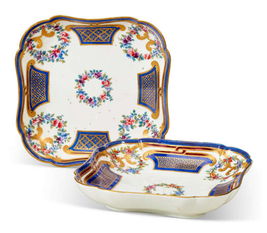 TWO SEVRES PORCELAIN SHAPED-SQUARE DISHES (COMPOTIERS CARRE) - Foto 2