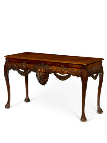 AN IRISH GEORGE II STYLE CARVED MAHOGANY CONSOLE TABLE - Foto 2