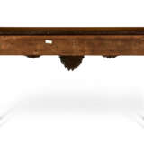AN IRISH GEORGE II STYLE CARVED MAHOGANY CONSOLE TABLE - Foto 5