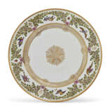 A LARGE COMPOSITE FRENCH PORCELAIN PART DINNER SERVICE - photo 3