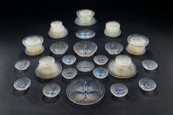 A FRENCH OPALESCENT GLASS PART DESSERT SERVICE - photo 1