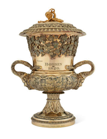 AN EARLY GEORGE IV SILVER TWO-HANDLED CUP AND COVER - photo 1