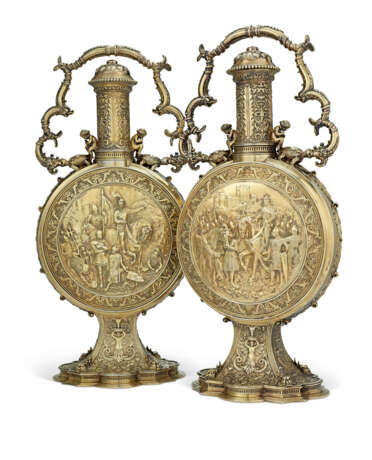 A PAIR OF VICTORIAN SILVER-GILT LARGE PILGRIM FLASKS - photo 1