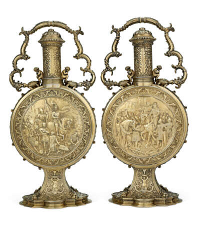 A PAIR OF VICTORIAN SILVER-GILT LARGE PILGRIM FLASKS - photo 2