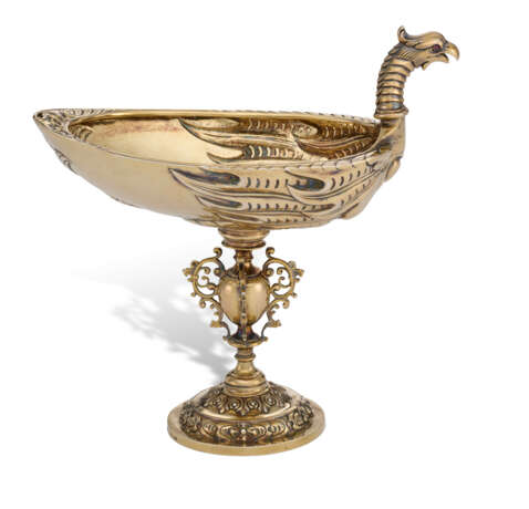 A SET OF FOUR VICTORIAN SILVER-GILT COUPES - photo 2