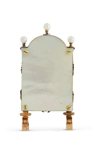 A GUILLOCHÉ ENAMEL FOUR-COLOUR GOLD-MOUNTED MINIATURE PHOTOGRAPH FRAME - фото 3