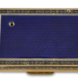 A SWISS JEWELED AND ENAMELED GOLD MUSICAL SNUFF-BOX - фото 2