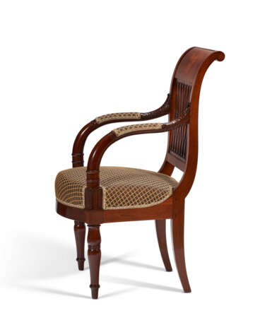 A PAIR OF LATE LOUIS XVI MAHOGANY FAUTEUILS - photo 4