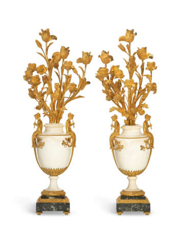 A PAIR OF RESTAURATION ORMOLU-MOUNTED WHITE MARBLE FLOWER-FORM CANDELABRA - photo 2