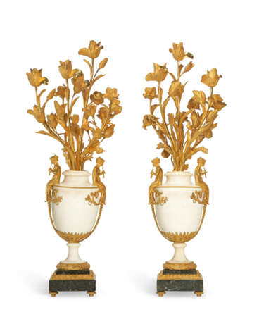 A PAIR OF RESTAURATION ORMOLU-MOUNTED WHITE MARBLE FLOWER-FORM CANDELABRA - photo 5