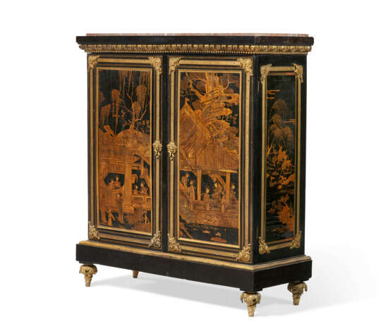 A RESTAURATION ORMOLU-MOUNTED EBONY AND CHINESE LACQUER MEUBLE D'APPUI - photo 2