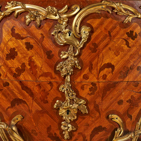 A FRENCH ORMOLU-MOUNTED BOIS SATINE, MAHAOGANY AND BOIS-DE-BOUT MARQUETRY COMMODE - photo 2