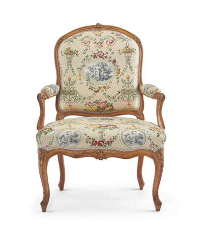 A SET OF FOUR LOUIS XV BEECHWOOD FAUTEUILS - photo 2