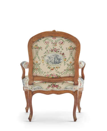 A SET OF FOUR LOUIS XV BEECHWOOD FAUTEUILS - photo 5