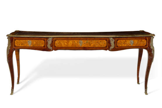 A LOUIS XV ORMOLU-MOUNTED, TULIPWOOD AND MARQUETRY BUREAU PLAT - photo 2