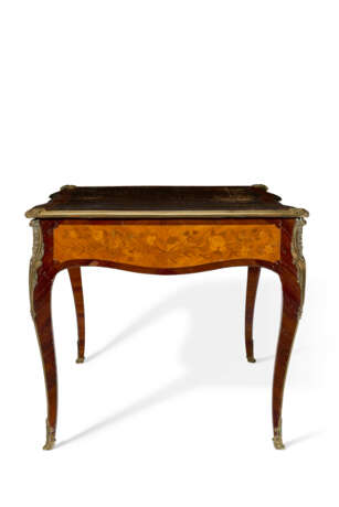 A LOUIS XV ORMOLU-MOUNTED, TULIPWOOD AND MARQUETRY BUREAU PLAT - photo 3